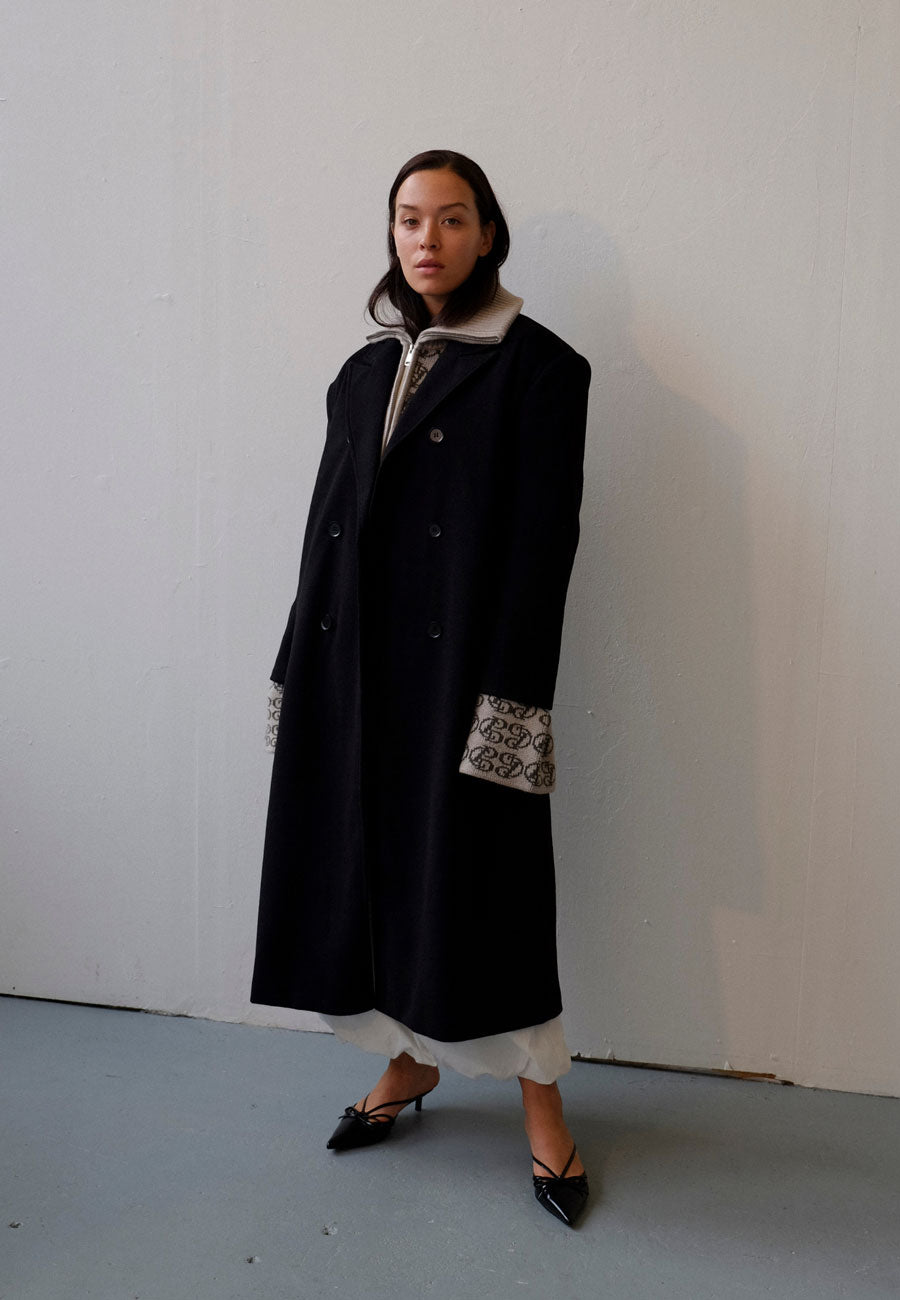 Commonplace Essentials Chroma Coat Black