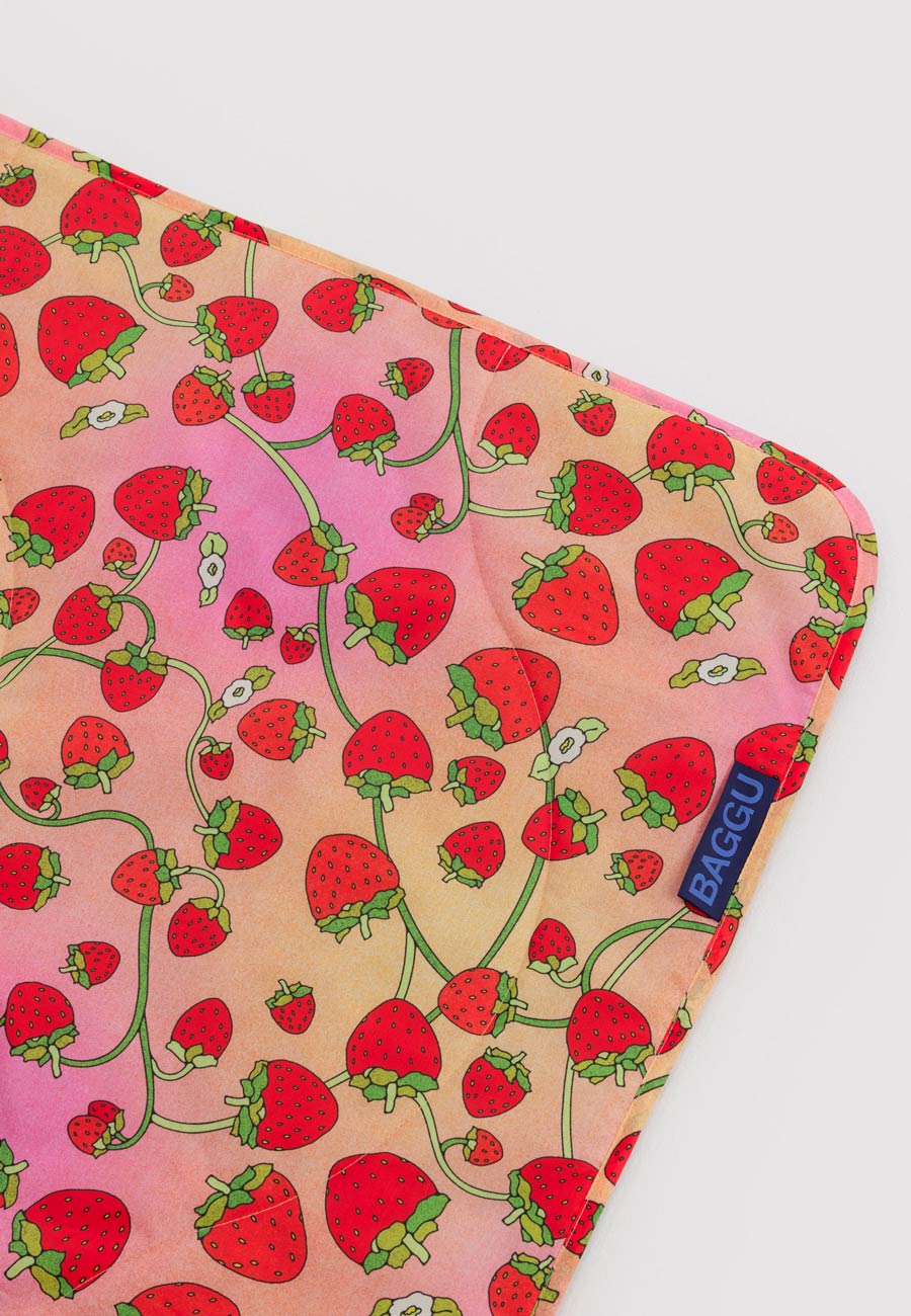 Baggu Puffy Picnic Blanket Strawberry Blossom