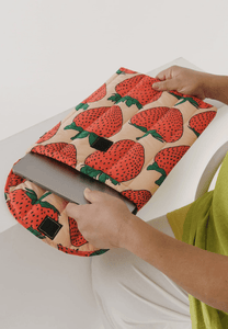 Baggu Puffy Laptop Sleeve Strawberry 13/14" - Uncommon