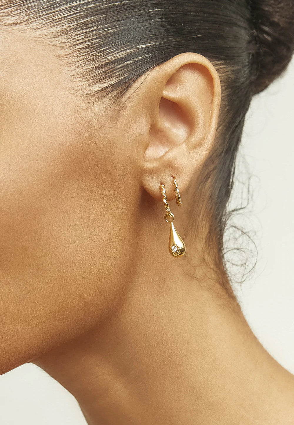 925 Tear Drop Twist Sleeper Earrings Silver/Clear